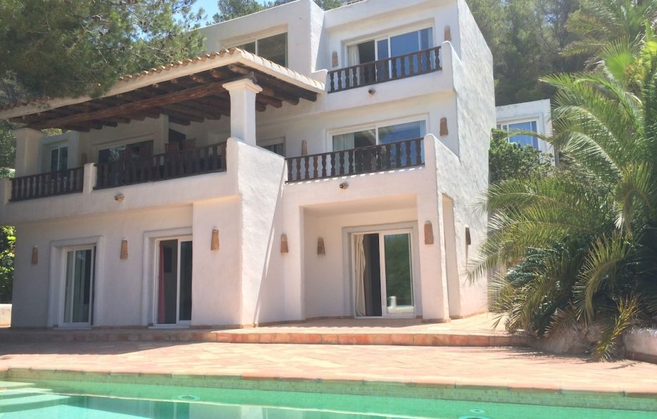 Una villa lujosa con piscina y la mejores vista al mar