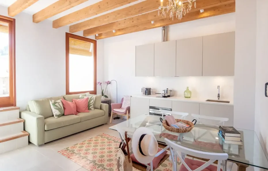Moderno Ático Dúplex con Vistas Impresionantes a Dalt Vila en el Centro de Ibiza