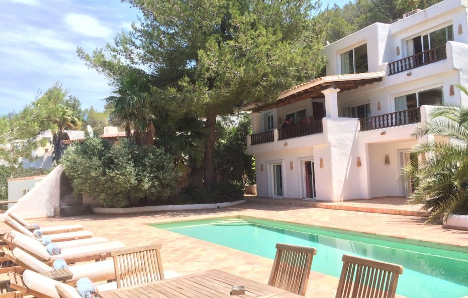 Una villa lujosa con piscina y la mejores vista al mar