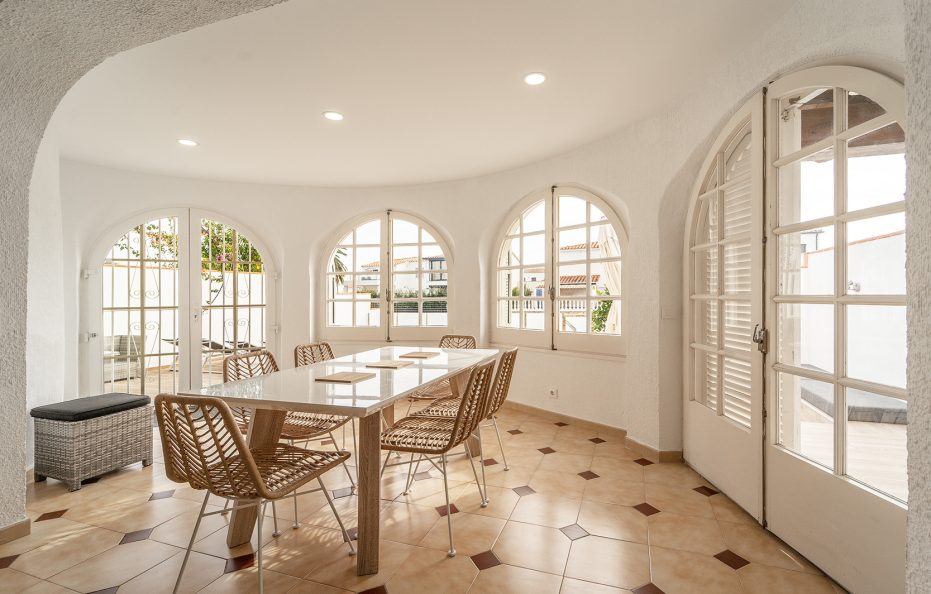 Villa con piscina y cerca del canal en Empuriabrava