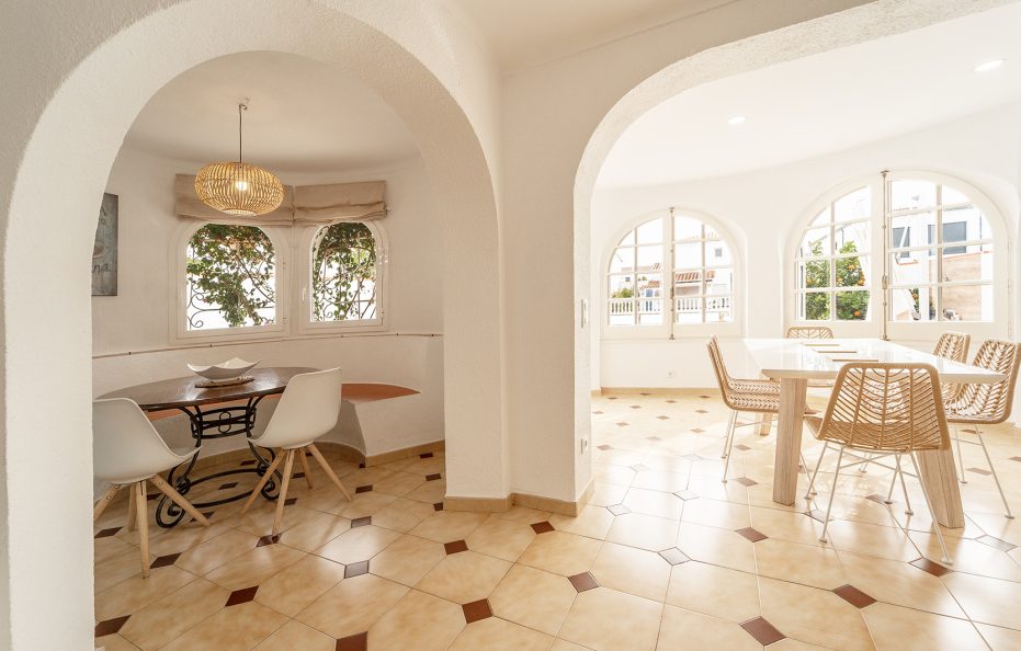 Villa con piscina y cerca del canal en Empuriabrava