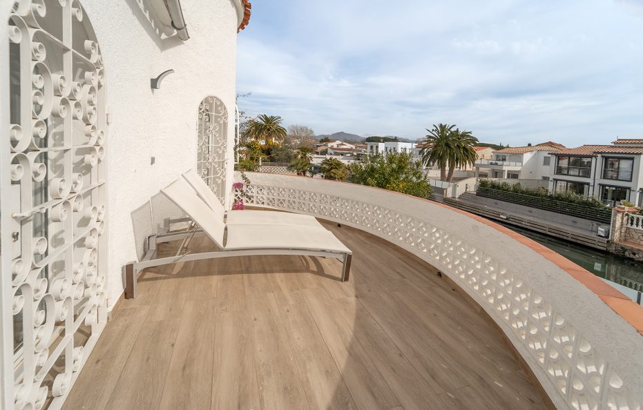Villa con piscina y cerca del canal en Empuriabrava