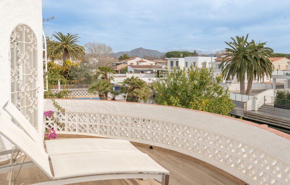 Villa con piscina y cerca del canal en Empuriabrava