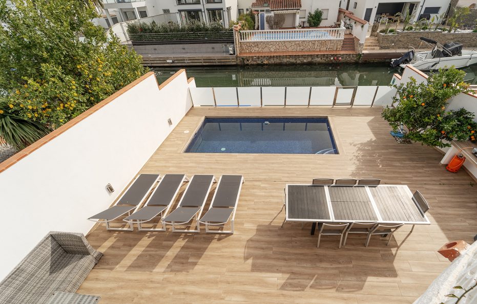 Villa con piscina y cerca del canal en Empuriabrava
