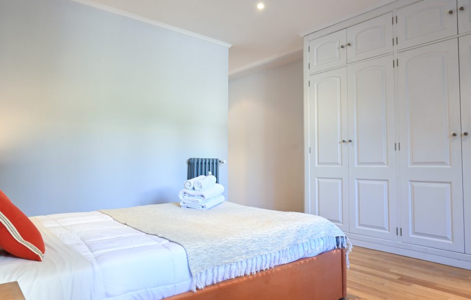 Apartamento Espacioso de Tres Dormitorios en Madrid