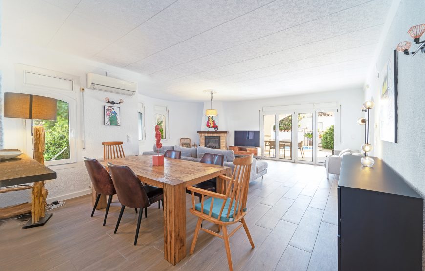 Villa con piscina privada en Empuriabrava