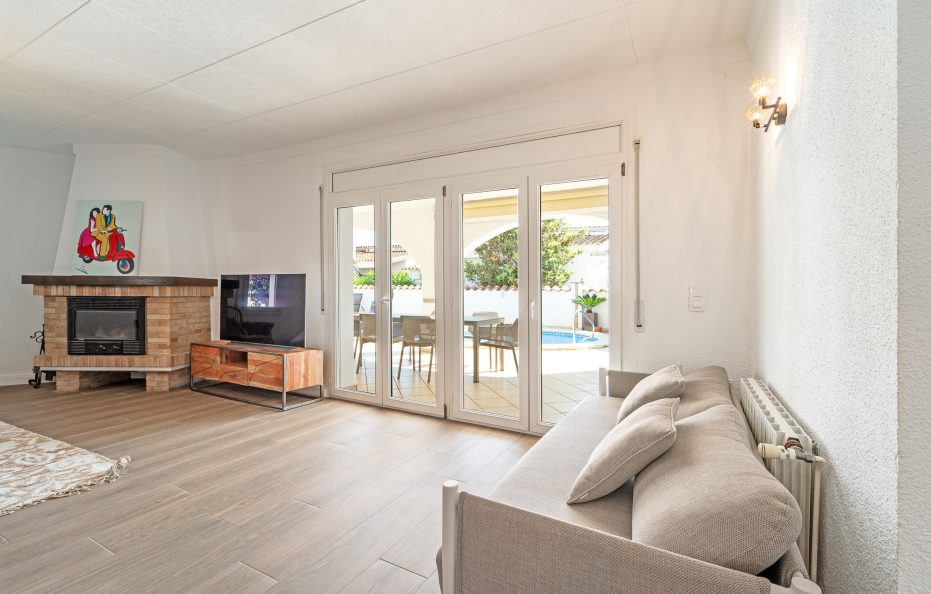 Villa con piscina privada en Empuriabrava