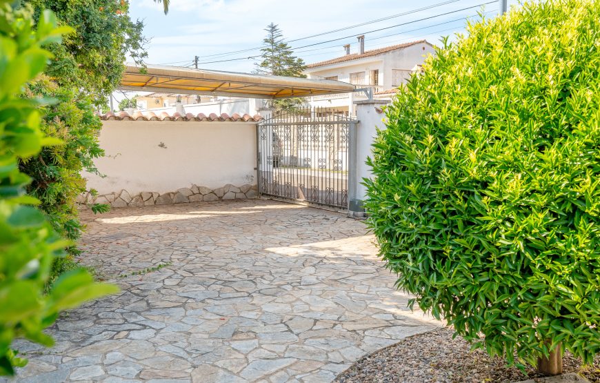 Villa con piscina privada en Empuriabrava