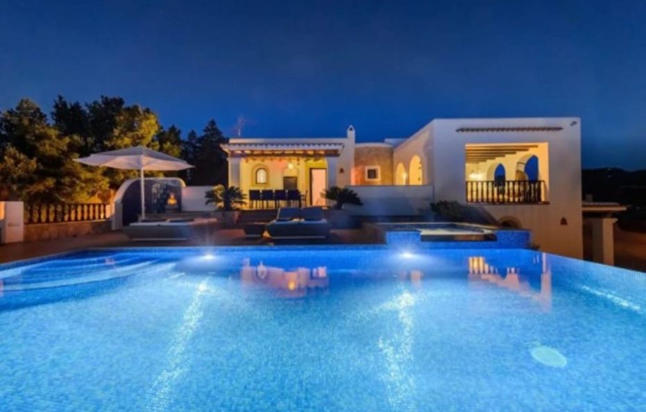 Villa Almond con piscina vistas al mar