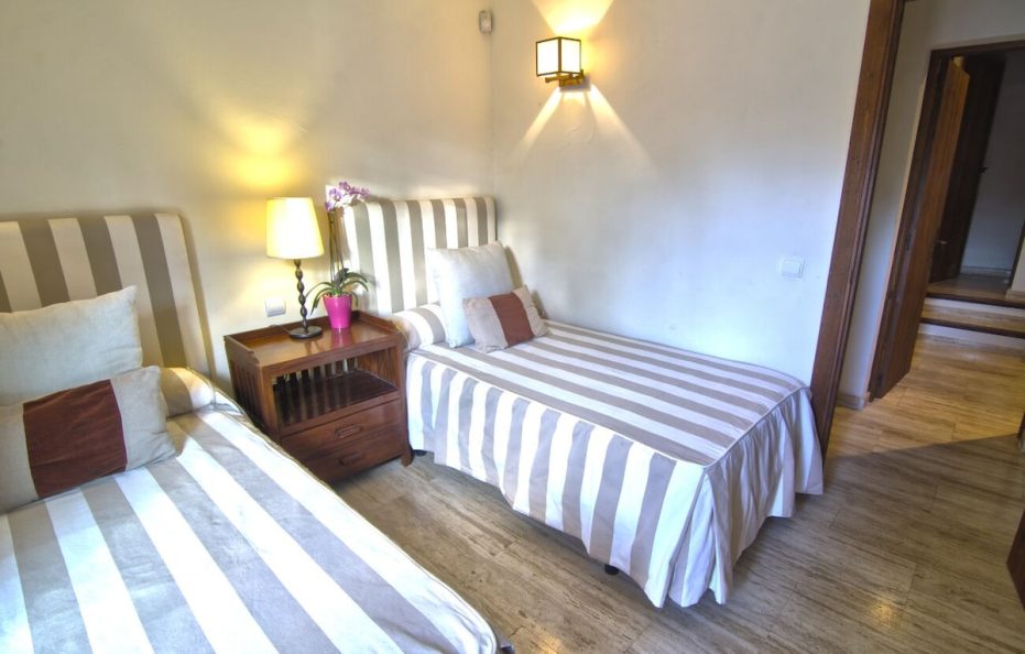 Una villa lujosa con piscina y la mejores vista al mar