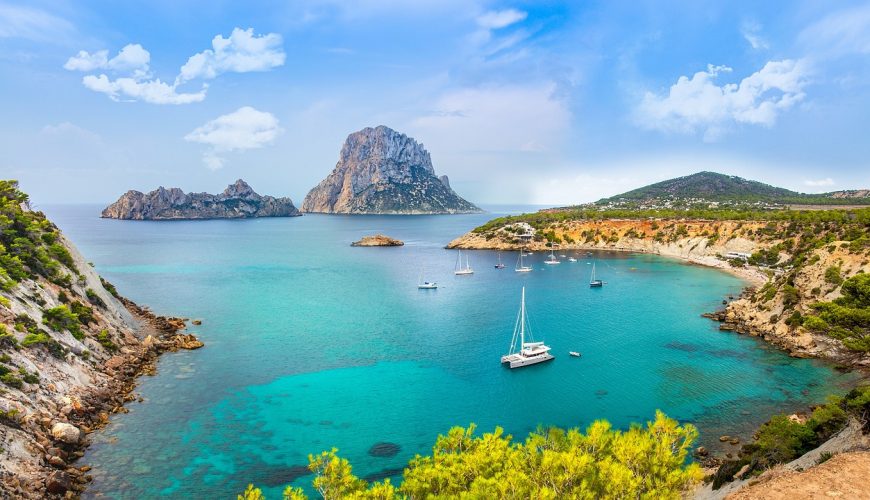 Ibiza: Historia, Playas y Encanto natural