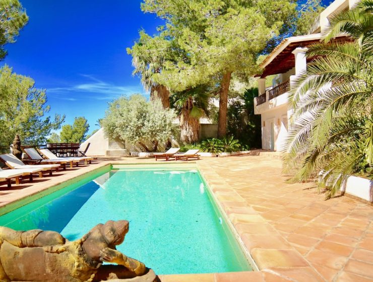 Una villa lujosa con piscina y la mejores vista al mar