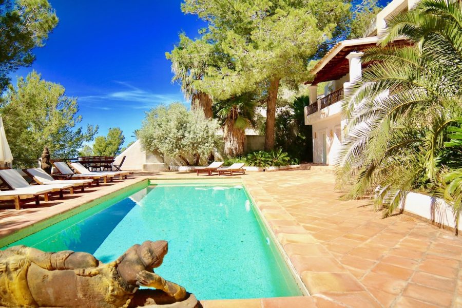 Una villa lujosa con piscina y la mejores vista al mar